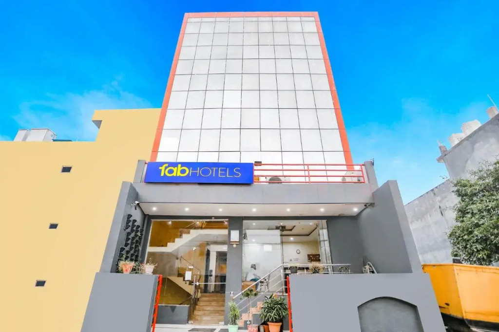 FabExpress Royal Stay