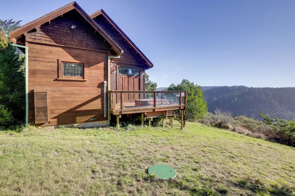 Romantic Ridgetop Escape w/ Hot Tub Near Mendocino