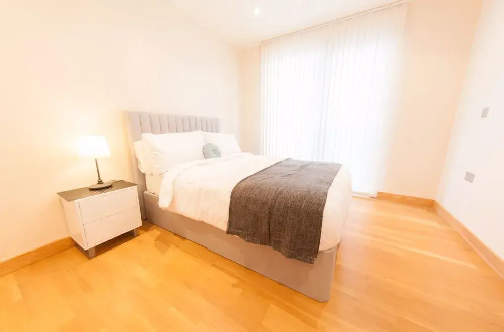Spacious Riverside Flat for 4 in Stratford