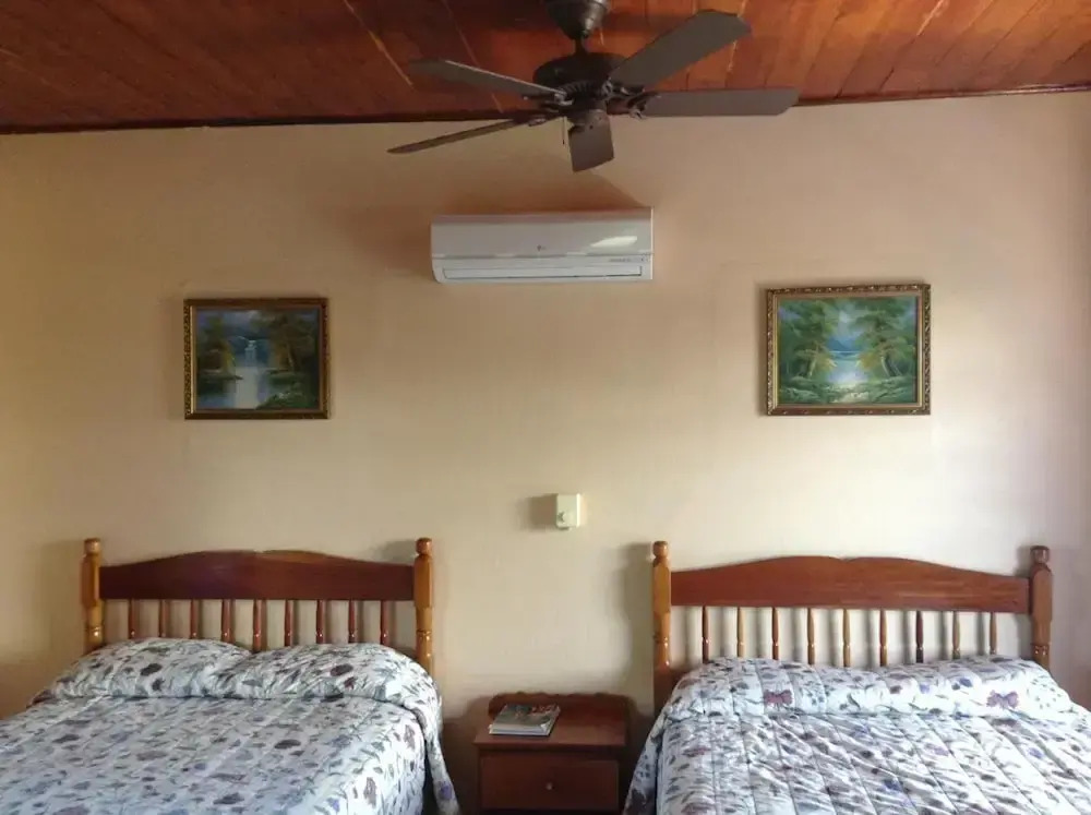Anchorage Beach Resort Caye Caulker