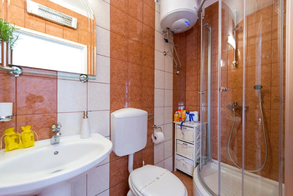 Apartments and Room Lora