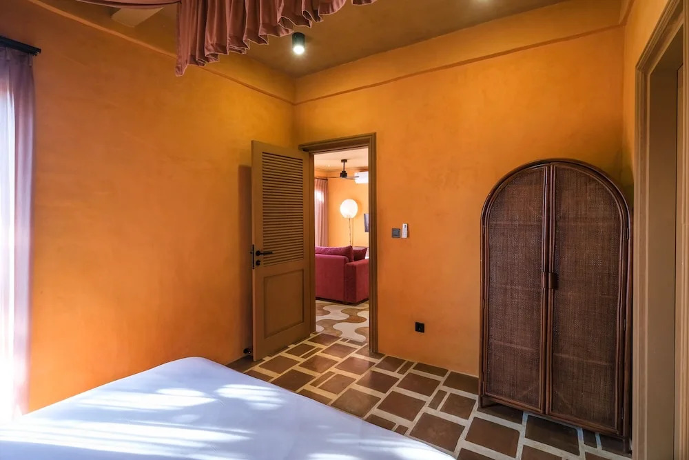 El Barrio Boutique Hotel & Bar