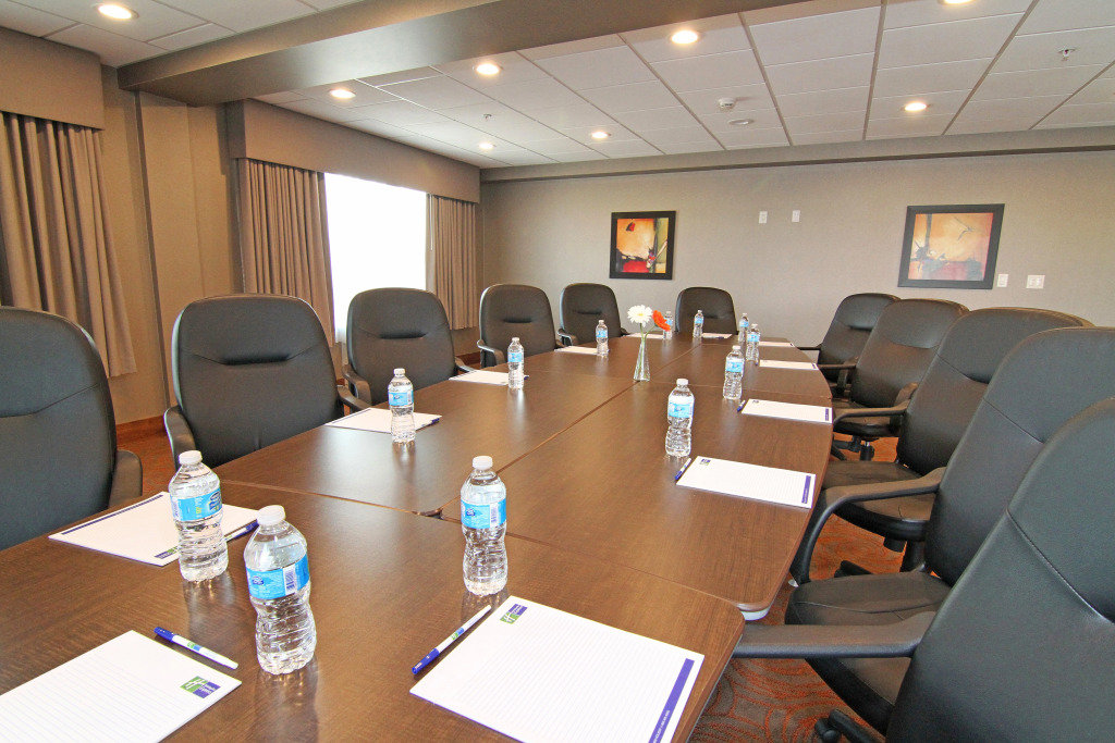 Holiday Inn Express and Suites Calgary University by IHG