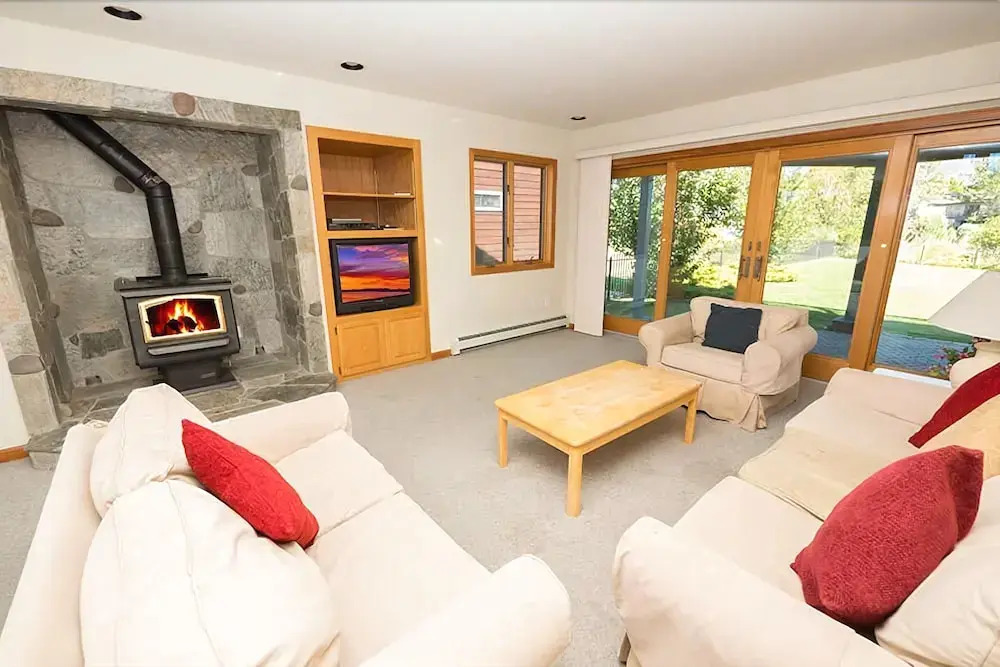 1803 Venice Drive 4 Bedroom Home