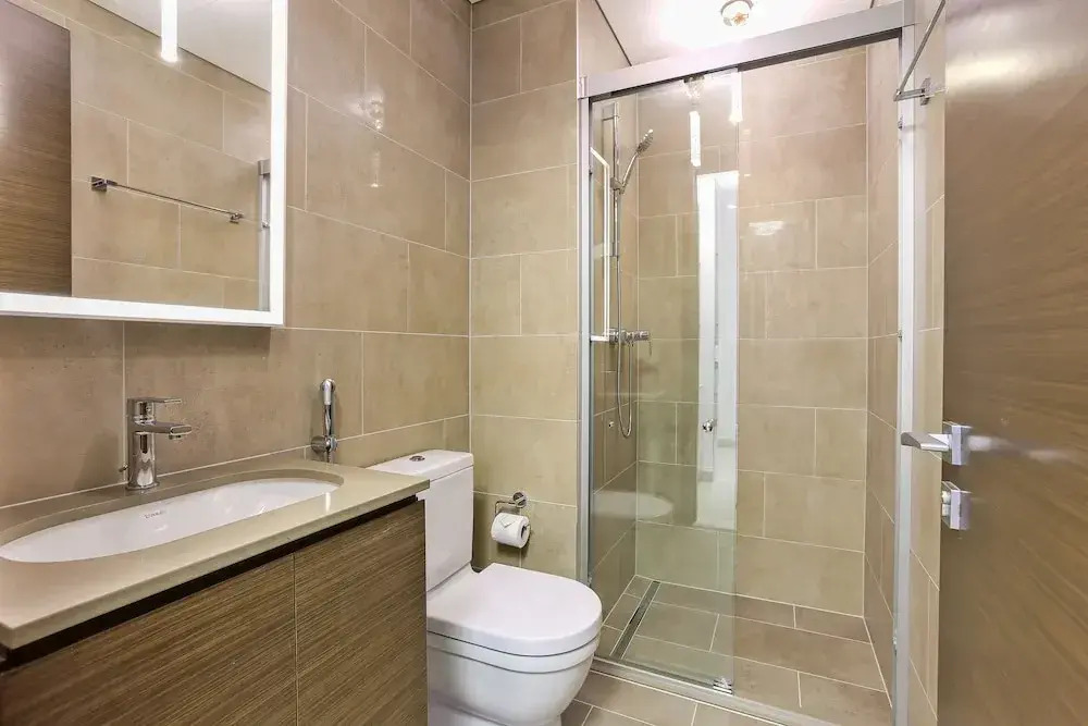 Luxury StayCation - Stylish Apartment With Balcony And City Views
