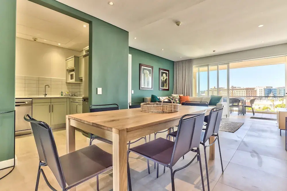 Luxury Three Bedroom Apartment - Fully Furnished and Equipped