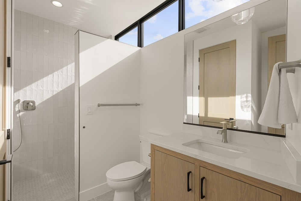 Pearl Beach A+b 6 Bedroom Home