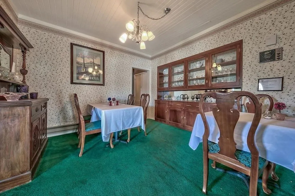 Silver Maple Inn
