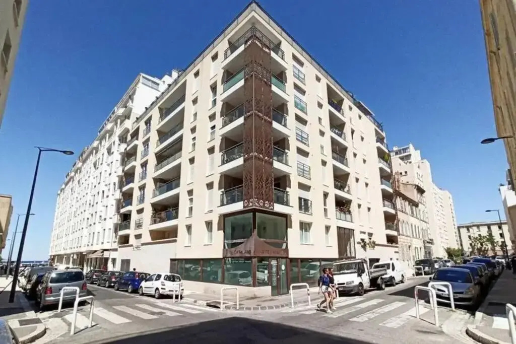 CATALANS-Air-conditioned, balcony 2 min walk Catalans Beach
