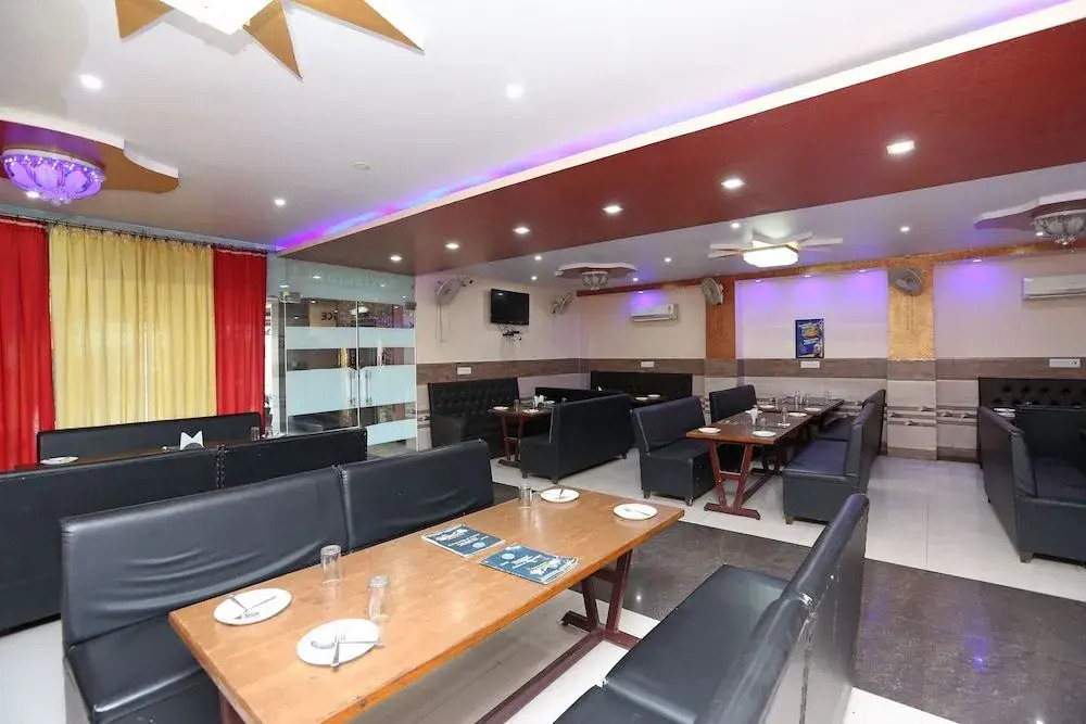 OYO 19696 Hotel Rbk Palace And Restaurant