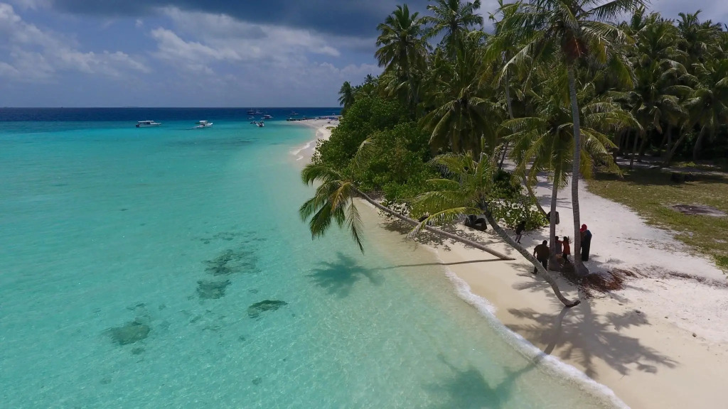 Luau Beach Inn, Maldives