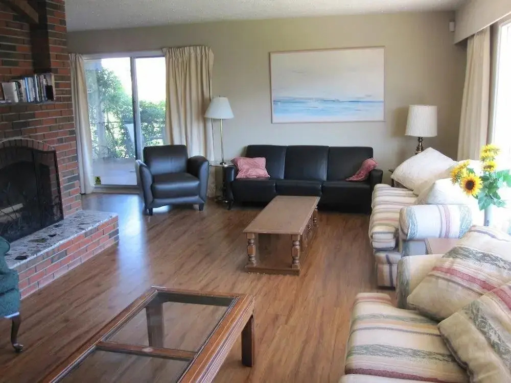Vineyard on the Lake - 4 Bedroom Villa