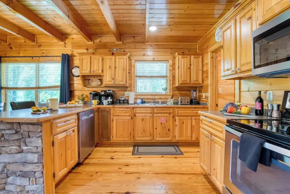 Triple Mountain View by Avantstay: Hot Tub, Game Room & Stunning Smoky Mountain Views