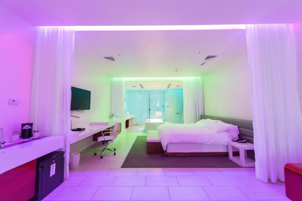 Heat Hotel