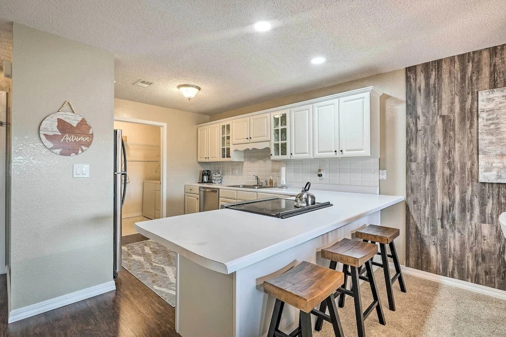 Pool Access! 2-unit Escape at Pointe Royale Resort