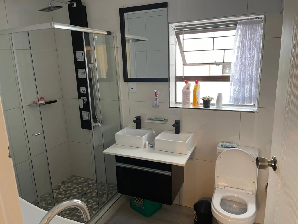 Jackie’s 3 bedroomed secure beach front apartment Strand Golden Mile