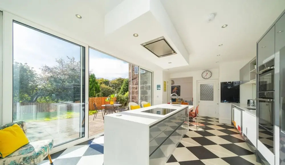 Sunnybrae House Seaside Family-friendly Getaway in Stonehaven With Hot Tub