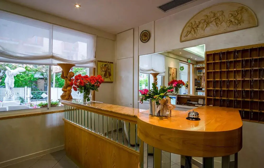 Hotel Villa dei Fiori - sul mare con piscina