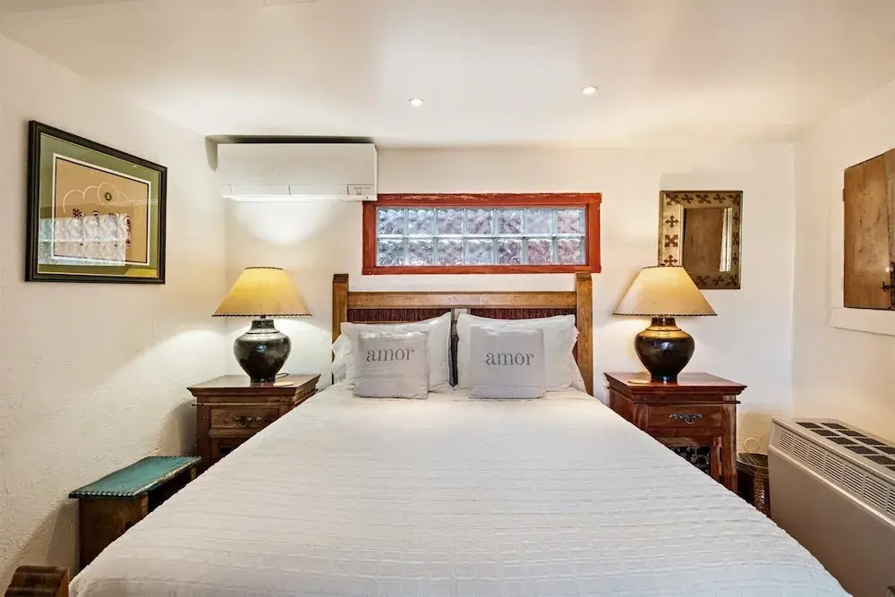 Amor - Historic Adobe in the Heart of The Railyard and Downtown Santa Fe, Hot Tub