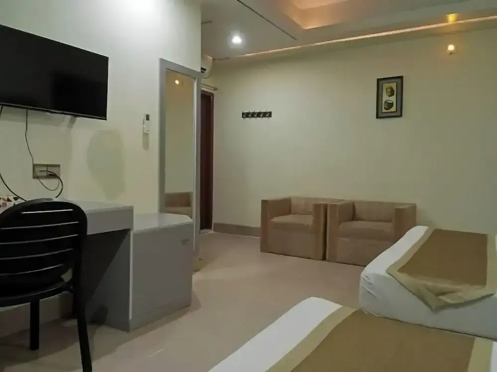 Urmee Guest House
