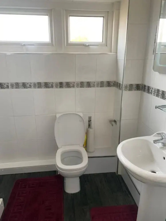 Impeccable 3-bed House in Birmingham