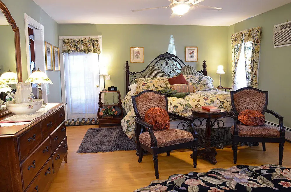 Seasons on Main Bed and Breakfast