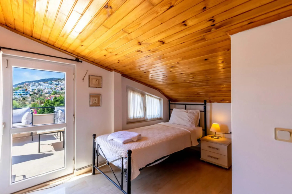 Invigorating Villa With Shared Pool in Kas