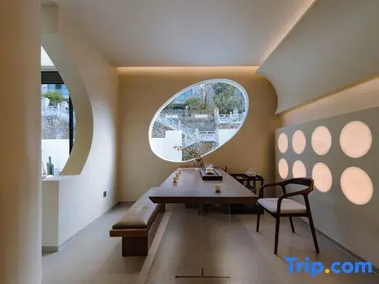 Zhibu Riverside Mountain View Villa (Dali Airport Erhai Branch)
