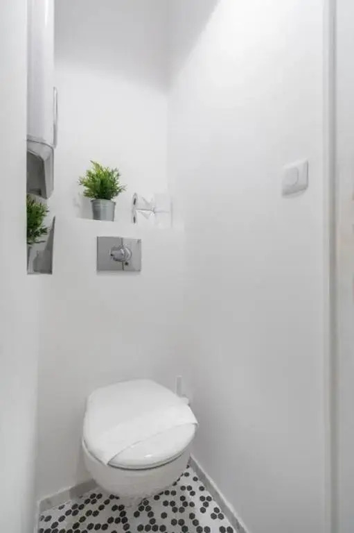 Charming 1 Bedroom Apartment Center