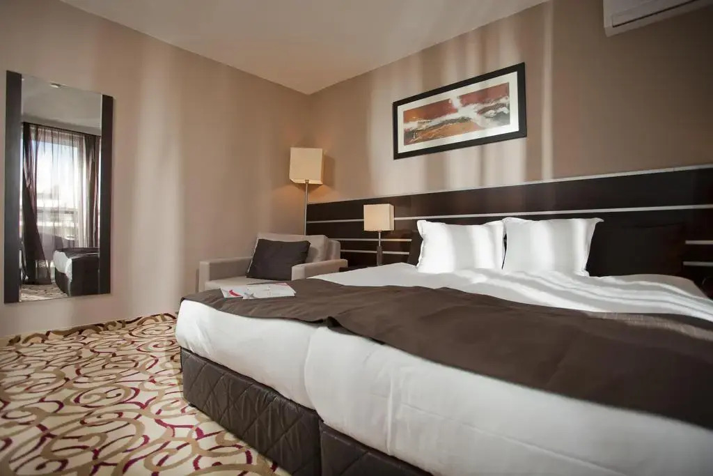 Platinum Hotel & Casino
