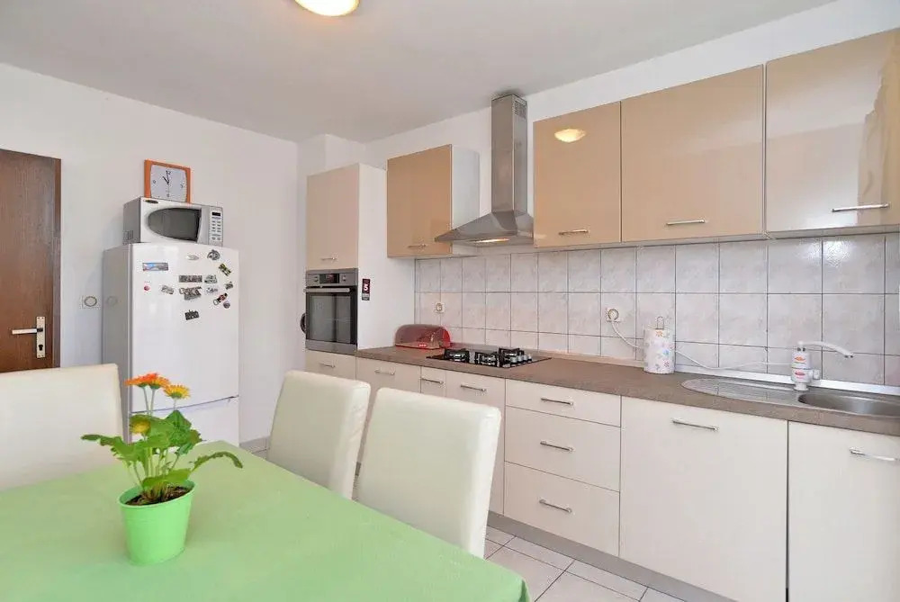 Apartment 1098