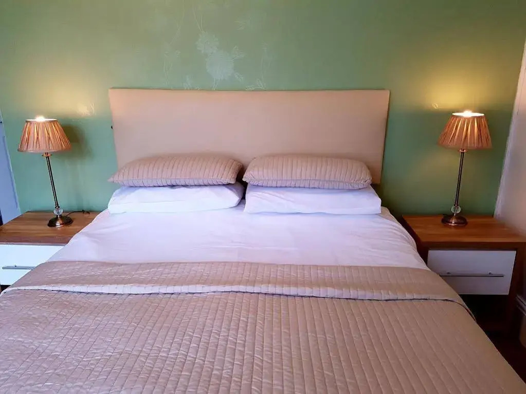 The Clovelly Hotel