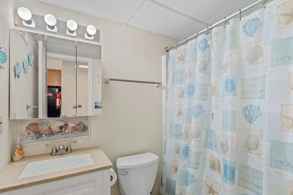 Salty Sands 4 208 2BR Ocean-block Condo, Balcony, Beach Gear & Parking