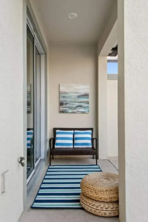 9033 Spectacular Townhouse for Your Family With an Awesome Clubhouse