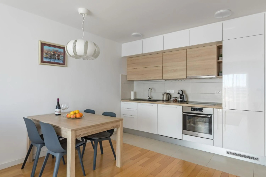 Apartment Diva, a nice condo with free parking