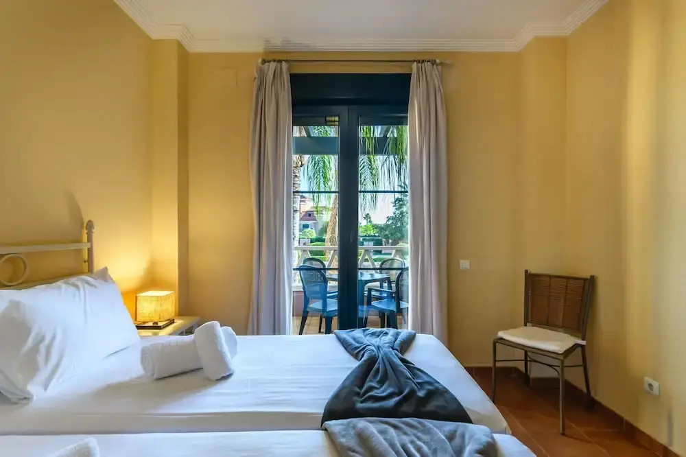 Family Apartment in Golfside Setting