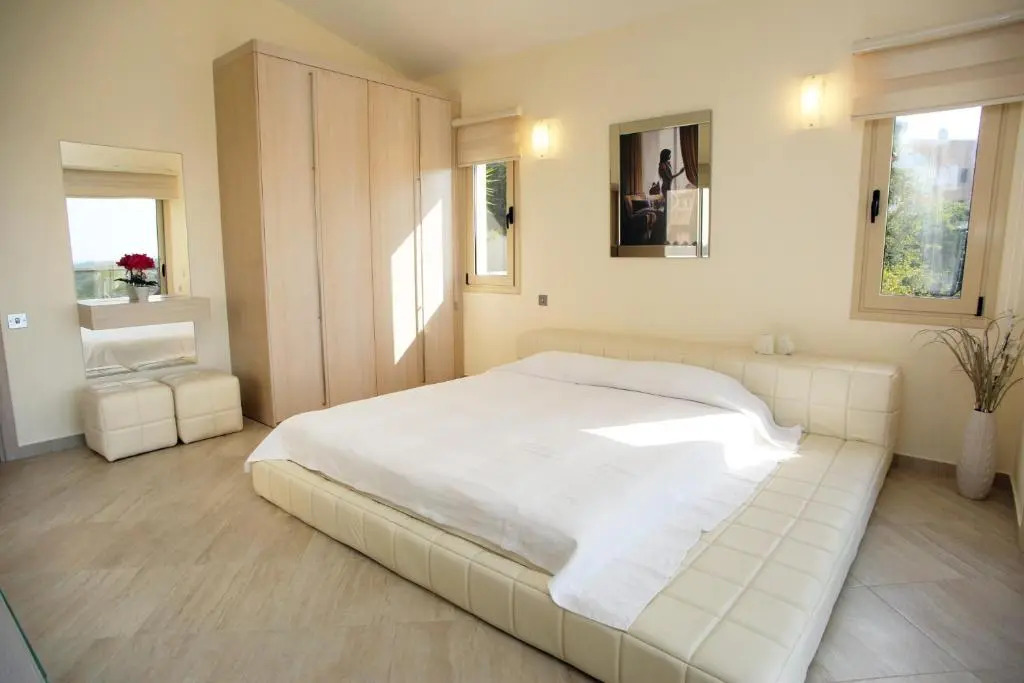 Seafront 5 Bedroom Villa Paradise in Sea Caves