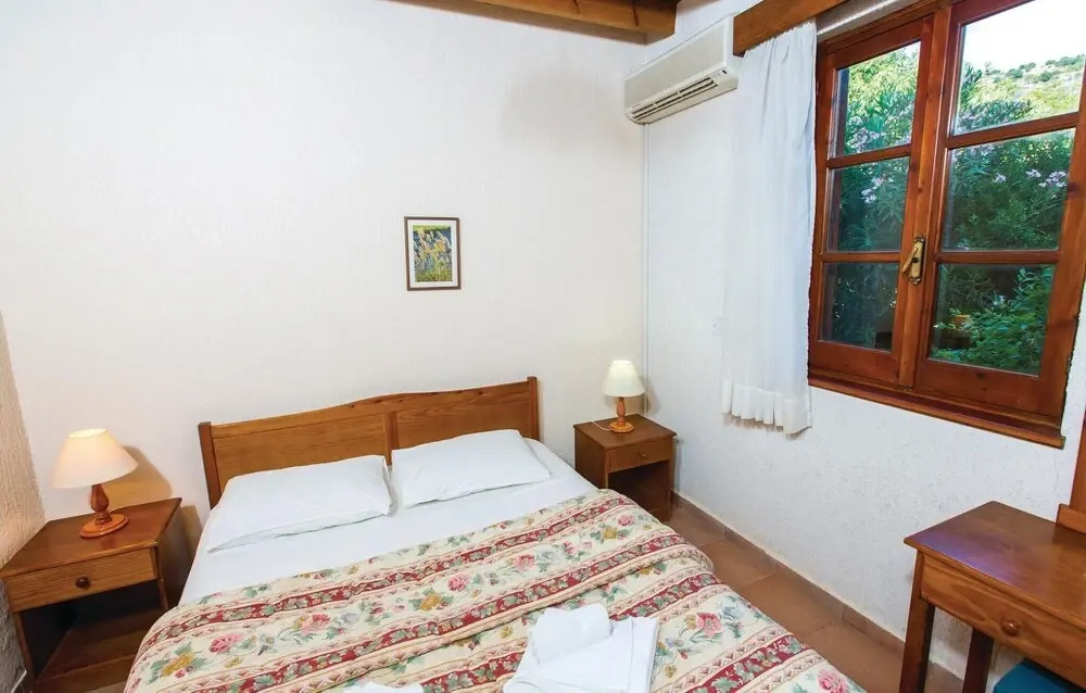 Awesome Home In Neo Chorio
