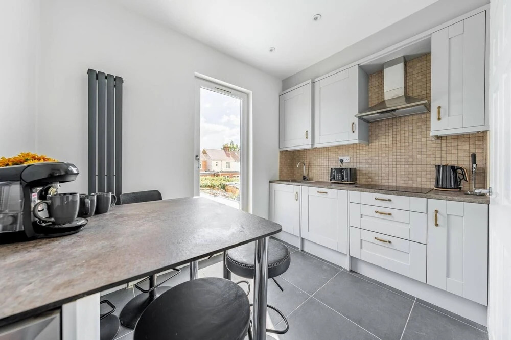 Superb 3BD Home in the Heart of Southall -sleeps 8
