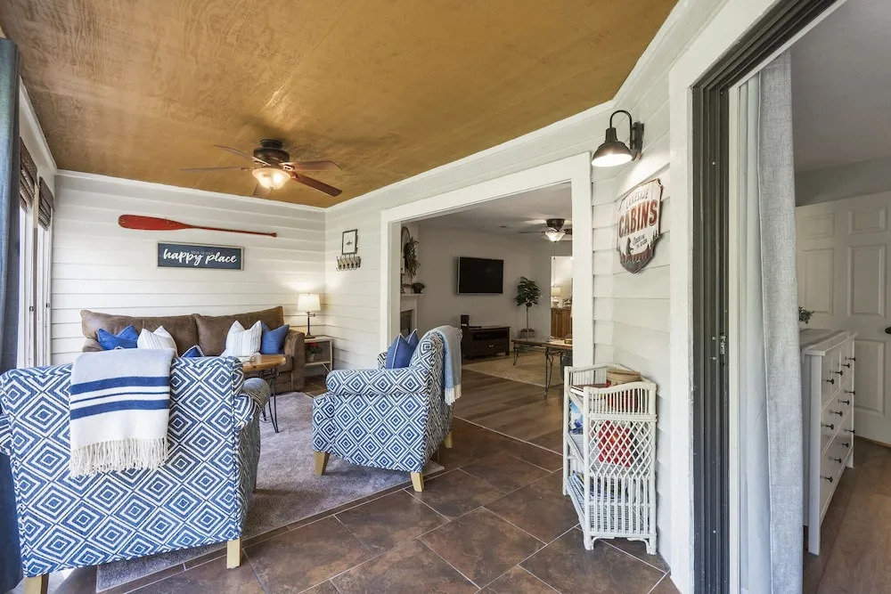 Lakefront Paradise at the Pointe
