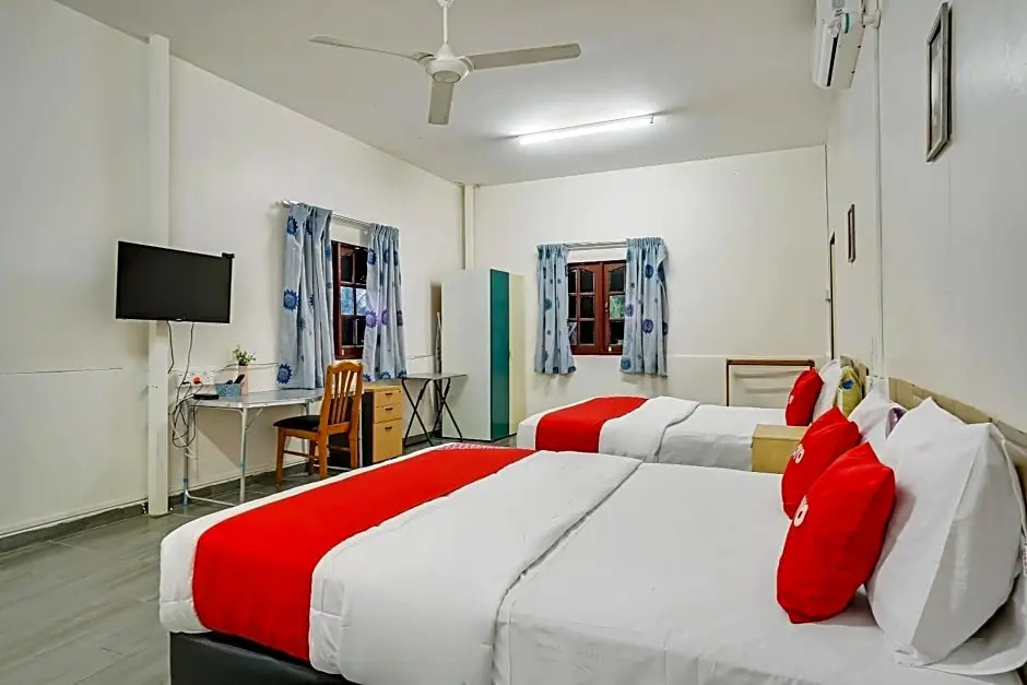 OYO 90462 Padang Besar Green Inn