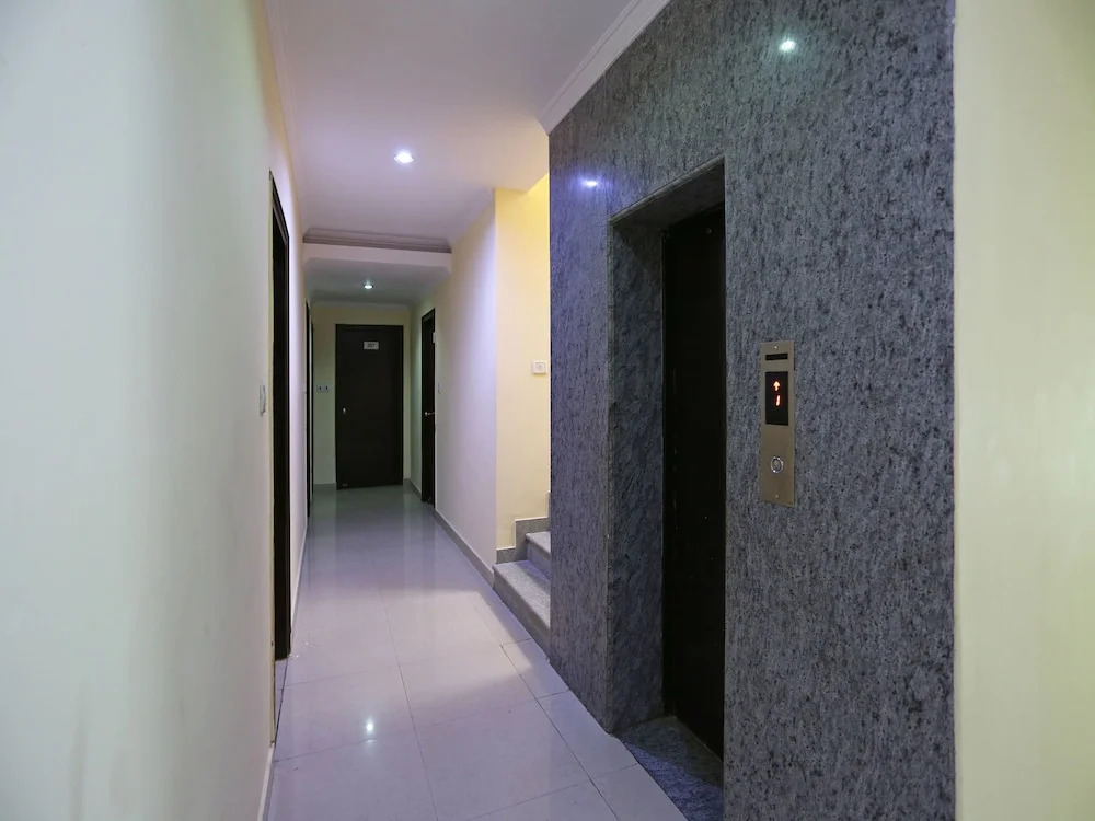 OYO Flagship 238 Noida Sector 72