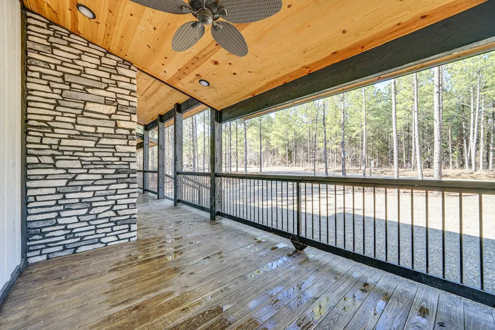 Near New Casino: Broken Bow Cabin w/ Hot Tub