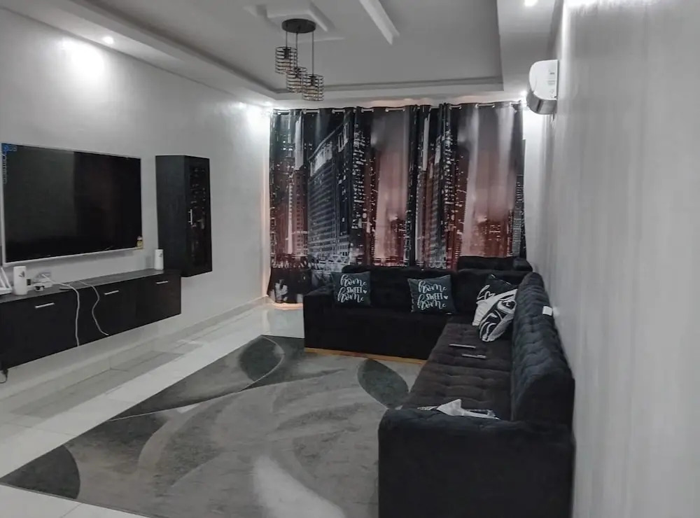 2-bed 1-bath - Sleeps 4 With Parking