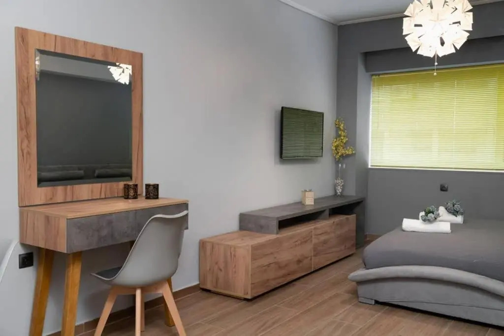 Superb suite on Aiolou street
