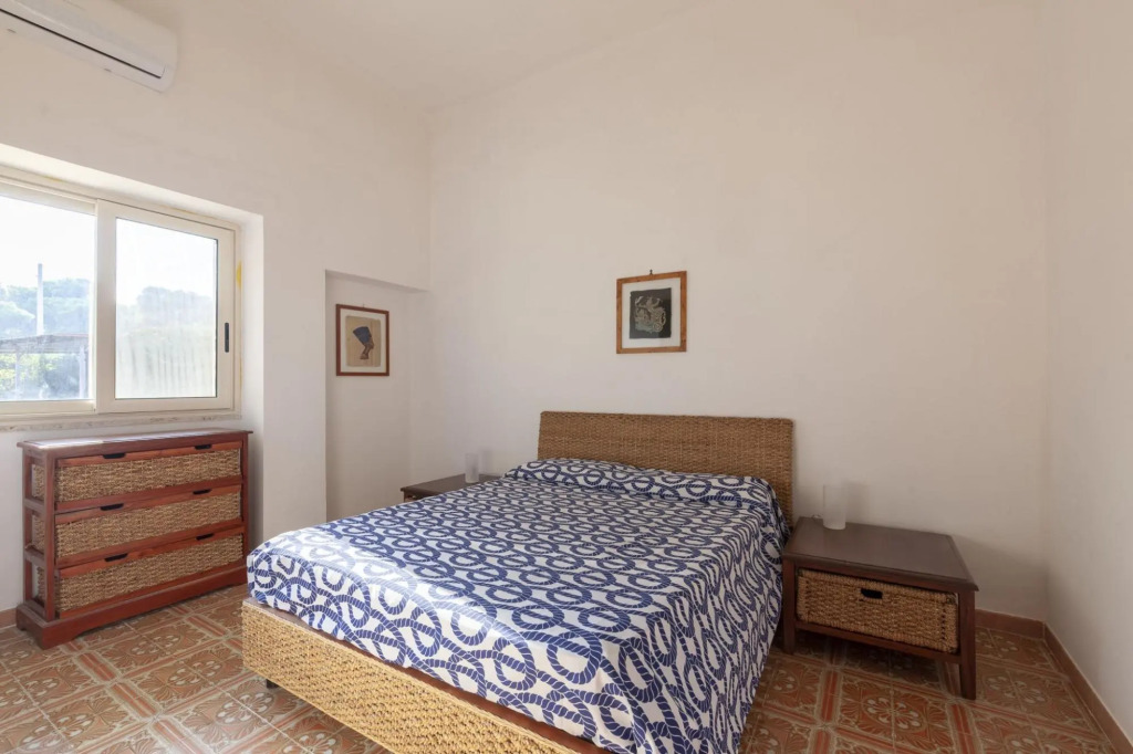 Beachfront apartment overlooking the sea of Torre Specchia-Incoronata