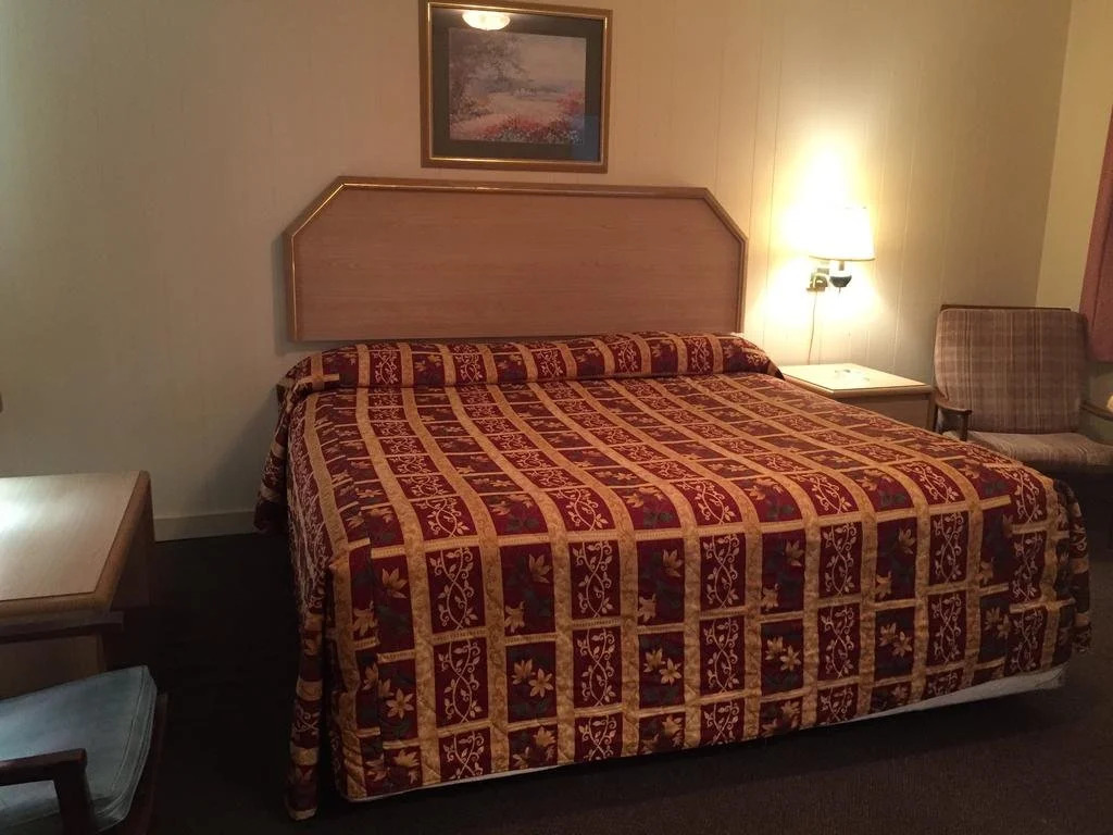 Twin Pine Motel