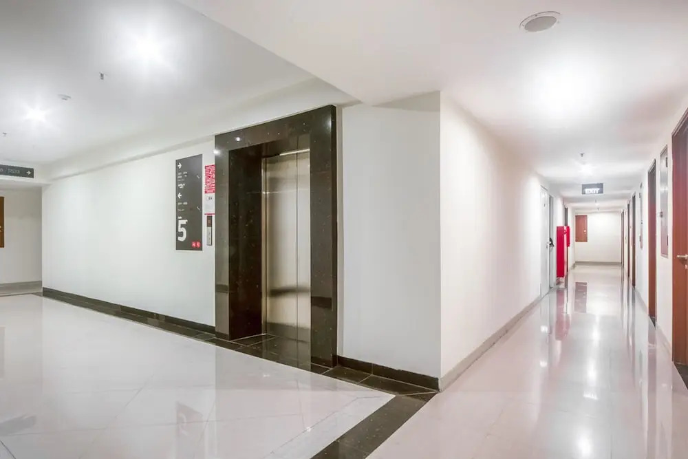 RedLiving Apartemen Grand Kamala Lagoon - Kita Pro Tower Barclay North