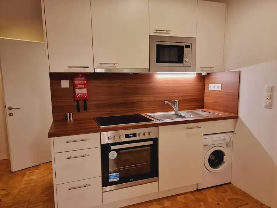 Sissi Royal Suite - Inner City 4 bedroom apartment