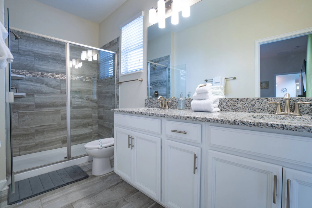 Magical Retreat 5BR Pool & Spa Near Disney